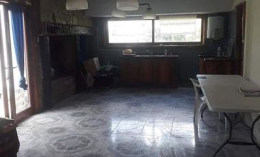Chalet en venta de 6 dormitorios c/ cochera . Sierra de los Padres. Permuta