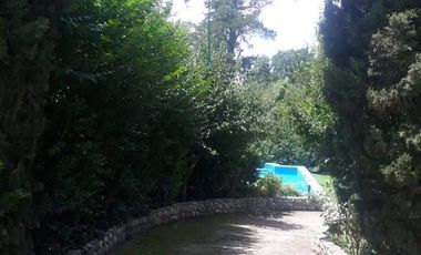 Chalet en venta de 6 dormitorios c/ cochera . Sierra de los Padres. Permuta