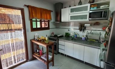 Casa en venta de 5 dormitorios c/ cochera en Mar de Ajo