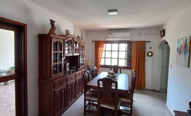 Casa en venta de 5 dormitorios c/ cochera en Mar de Ajo