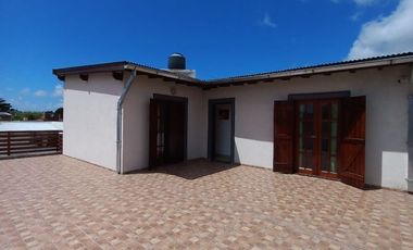 Casa en venta de 5 dormitorios c/ cochera en Mar de Ajo