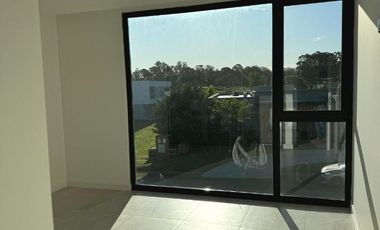 Casa en venta de 4 dormitorios c/ cochera en Otros Barrios