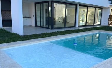 Casa en venta de 4 dormitorios c/ cochera en Otros Barrios