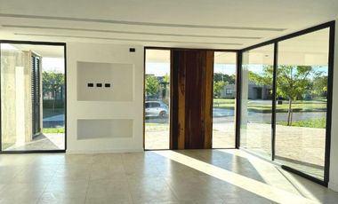 Casa en venta de 4 dormitorios c/ cochera en Otros Barrios