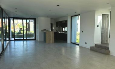 Casa en venta de 4 dormitorios c/ cochera en Otros Barrios