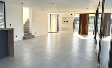 Casa en venta de 4 dormitorios c/ cochera en Otros Barrios