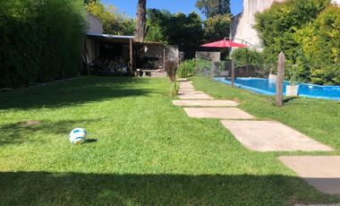 Casa en alquiler temporario de 4 dormitorios c/ cochera en San Miguel