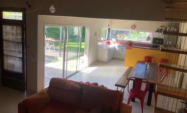 Casa en alquiler temporario de 4 dormitorios c/ cochera en San Miguel