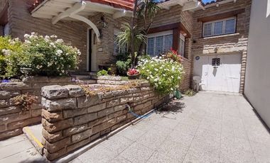 EN VENTA, Chalet de 4 ambientes con garage. Zona Chauvin, Mar del Plata