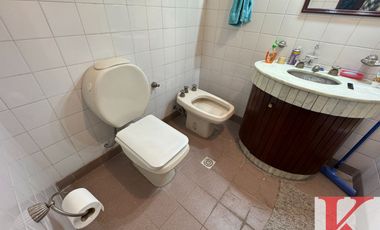 DEPARTAMENTO DE 3 DORMITORIOS CON BAÑO EN SUITE Y BALCON CON ASADOR