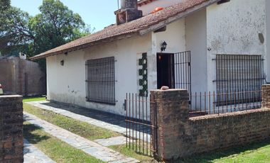 CASA EN VENTA 3 AMB EN MAR CHIQUITA A 2 CUADRAS DEL MAR !