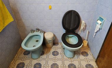 CASA EN VENTA 3 AMB EN MAR CHIQUITA A 2 CUADRAS DEL MAR !