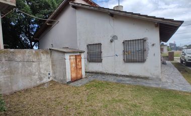 CASA EN VENTA 3 AMB EN MAR CHIQUITA A 2 CUADRAS DEL MAR !