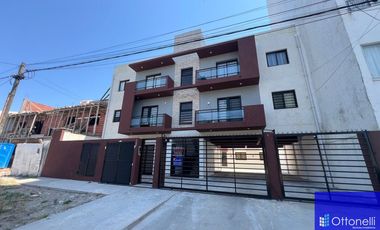 Departamento en venta de 2 dormitorios c/ cochera en Costa Azul