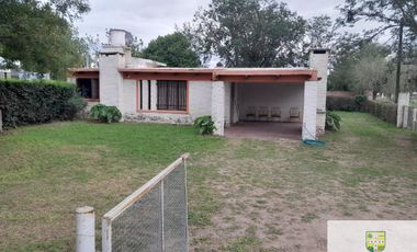 K099CB - Casa en venta de 2 dormitorios c/ cochera en Villa Cura Brochero