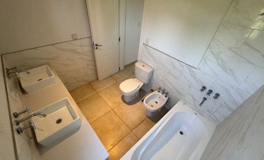 Casa en venta de 3 dormitorios c/ cochera en San Miguel