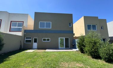 Casa en venta de 3 dormitorios c/ cochera en San Miguel