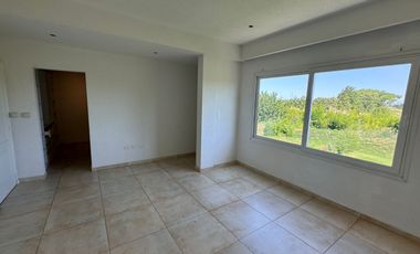 Casa en venta de 3 dormitorios c/ cochera en San Miguel