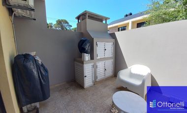 Dúplex en venta de 2 dormitorios c/ cochera en San Bernardo