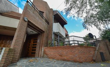 Venta Chalet 4 dormitorios - Parque Luro