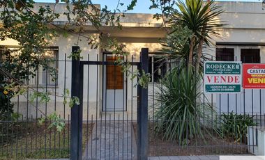 Casa en venta de 2 dormitorios c/ cochera en Salto