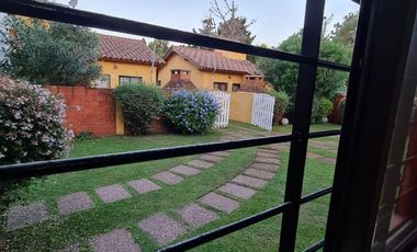 Chalet en venta de 2 dormitorios c/ cochera en Costa Azul