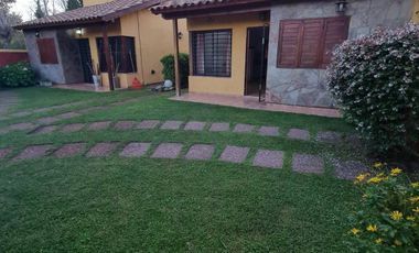 Chalet en venta de 2 dormitorios c/ cochera en Costa Azul