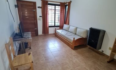 Chalet en venta de 2 dormitorios c/ cochera en Costa Azul