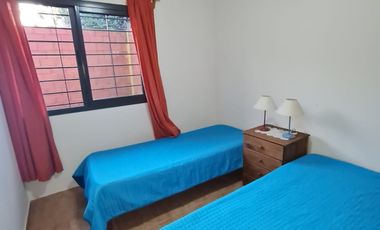 Chalet en venta de 2 dormitorios c/ cochera en Costa Azul