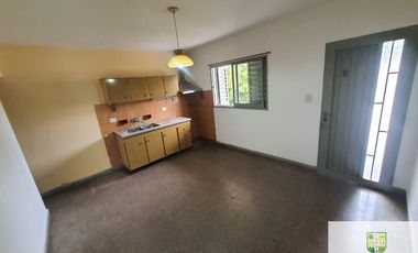 Venta de casa + dpto, zona céntrica Villa Cura Brochero K109CB