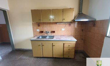 Venta de casa + dpto, zona céntrica Villa Cura Brochero K109CB