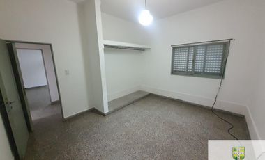 Venta de casa + dpto, zona céntrica Villa Cura Brochero K109CB