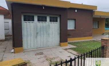 Venta de casa + dpto, zona céntrica Villa Cura Brochero K109CB