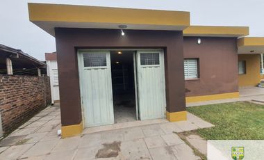 Venta de casa + dpto, zona céntrica Villa Cura Brochero K109CB