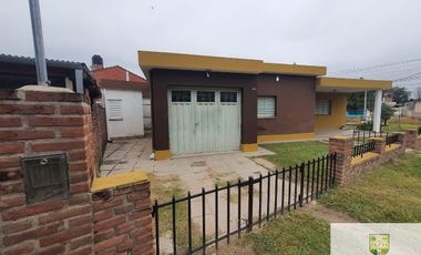 Venta de casa + dpto, zona céntrica Villa Cura Brochero K109CB