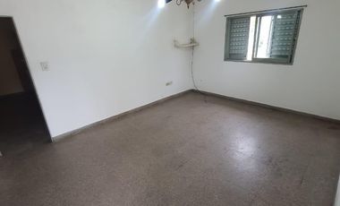Venta de casa + dpto, zona céntrica Villa Cura Brochero K109CB