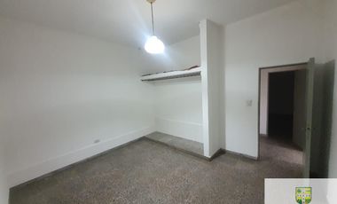 Venta de casa + dpto, zona céntrica Villa Cura Brochero K109CB