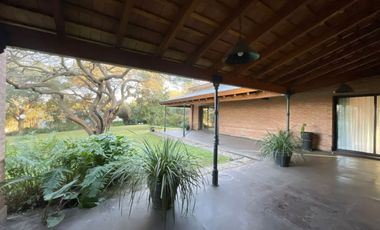 Casa de categoría en venta de 2000m2 con 3 dormitorios ubicado en El Bosque