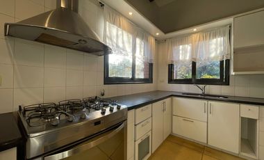 Casa de categoría en venta de 2000m2 con 3 dormitorios ubicado en El Bosque