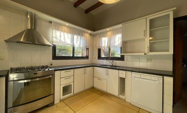 Casa de categoría en venta de 2000m2 con 3 dormitorios ubicado en El Bosque