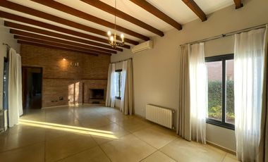 Casa de categoría en venta de 2000m2 con 3 dormitorios ubicado en El Bosque