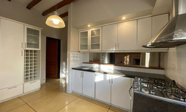 Casa de categoría en venta de 2000m2 con 3 dormitorios ubicado en El Bosque
