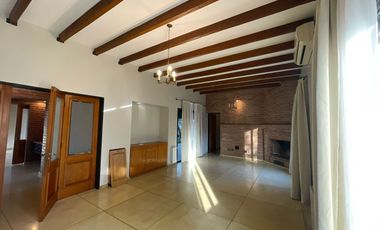Casa de categoría en venta de 2000m2 con 3 dormitorios ubicado en El Bosque