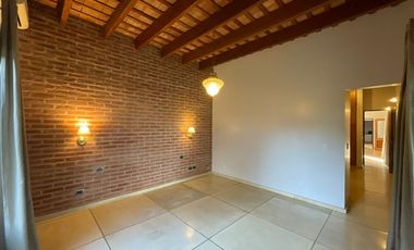 Casa de categoría en venta de 2000m2 con 3 dormitorios ubicado en El Bosque
