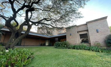 Casa de categoría en venta de 2000m2 con 3 dormitorios ubicado en El Bosque