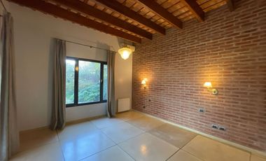 Casa de categoría en venta de 2000m2 con 3 dormitorios ubicado en El Bosque