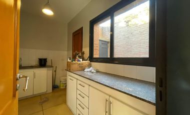 Casa de categoría en venta de 2000m2 con 3 dormitorios ubicado en El Bosque