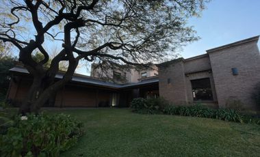 Casa de categoría en venta de 2000m2 con 3 dormitorios ubicado en El Bosque
