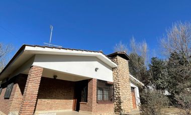 V172. ICHO CRUZ. CASA C/ QUINCHO TERRENO PLANO.