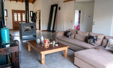 VENTA O PERMUTA.  Importante Residencia en Barrio Barracas de San Benito